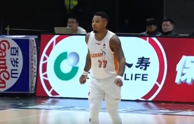 亚博体育平台-超级得分手！皮特森半场15分钟 9中5&amp;罚球7中7砍下20分4板3助