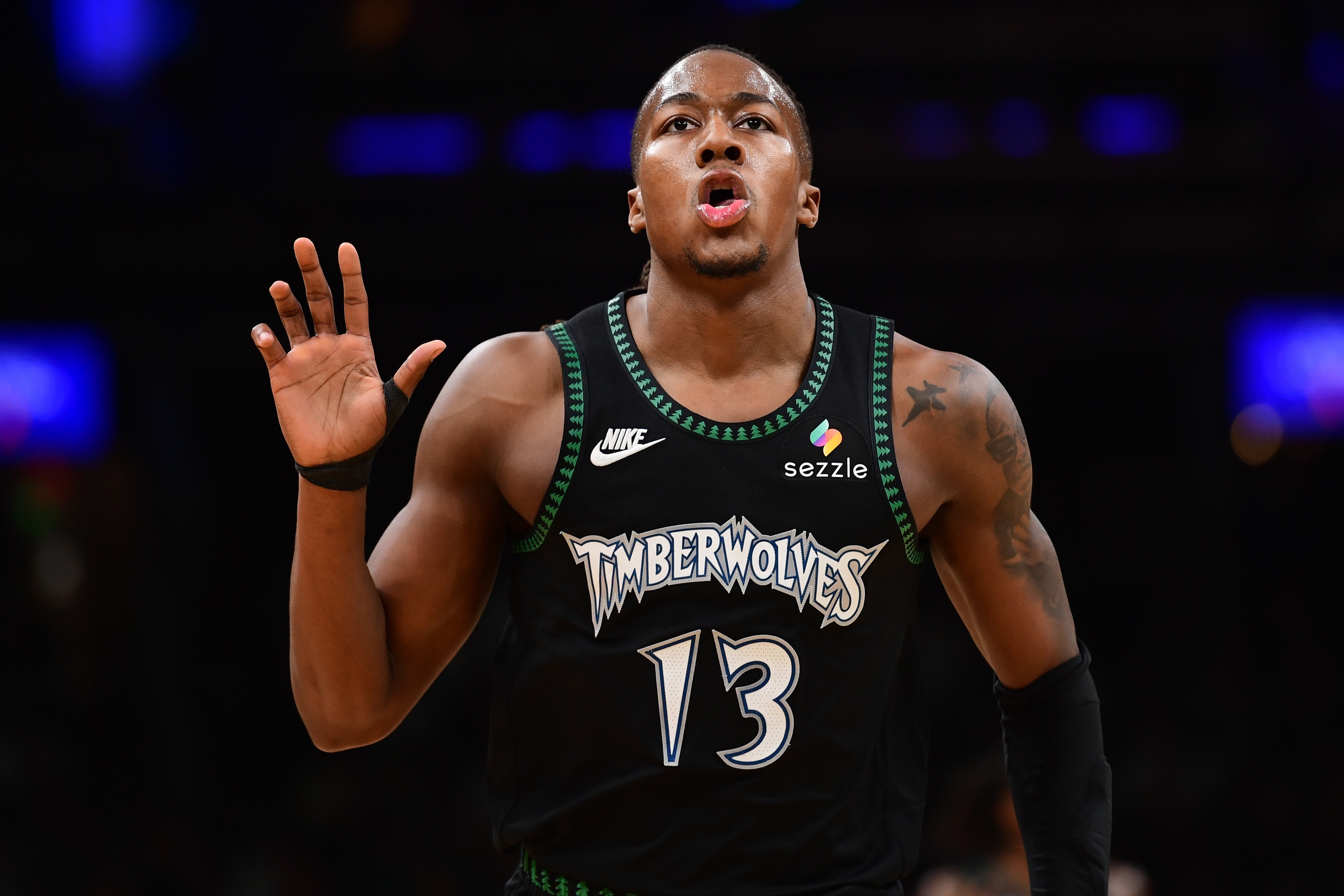 亚博体育官网-道苏姆代表森林狼首发4胜1负 场均19分9板7助 三分命中率48%